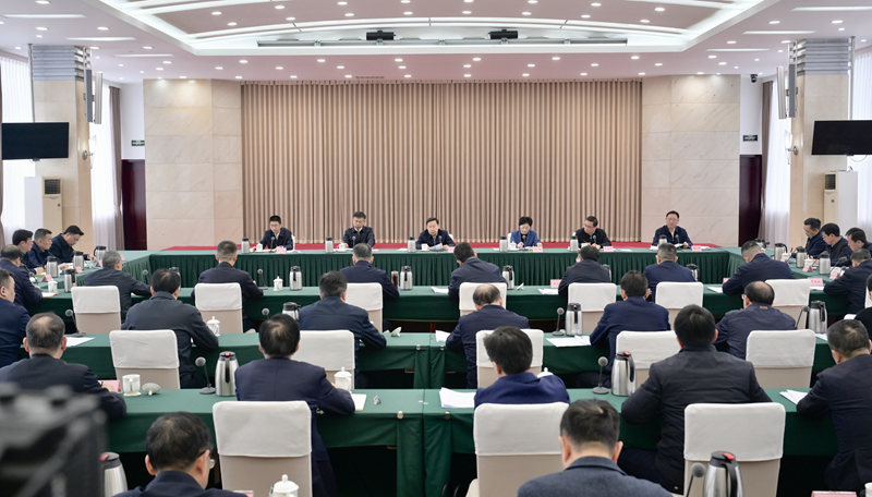 王晓晖主持召开省委关于进一步研究部署群众身边不正之风和腐败问题集中整治工作专题会议强调 
打好打赢深化整治这场攻坚战 
切实让老百姓真正受益可感可及 
施小琳于立军出席「相关图片」
