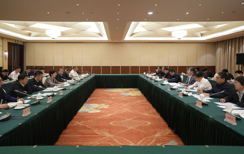 省政府与中国气象局举行气象工作洽谈会 
王晓晖施小琳会见陈振林「相关图片」